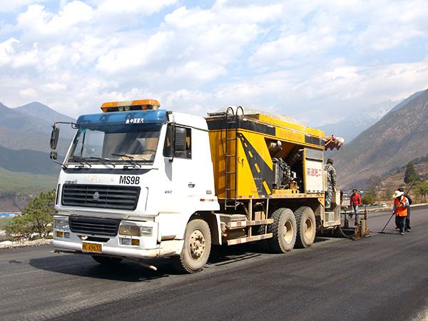 改性瀝青設備在構造上有哪些優勢?